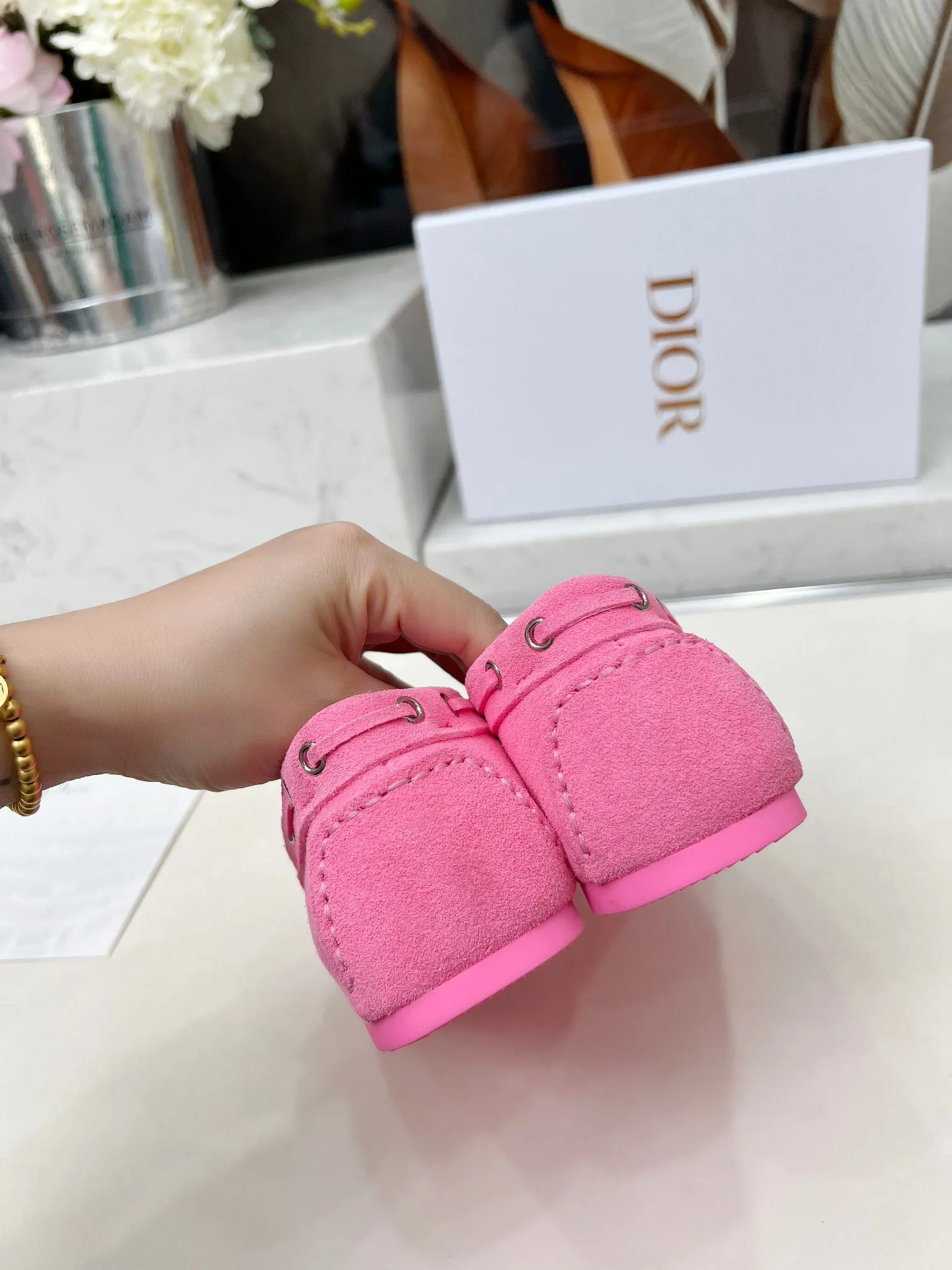 👟👟Ex-factory price 500👟👟 Dior's new spring and summer ultra-light jelly series loafers are brand new. The layout strives to create fashionable classic items. New products created at the first substantial show of Paris Fashion Week. The inspiration is cleverly combined by the D chief designer on the perfect shoe shape. Paired with brand buckles, it is even more fashionable! Original version, perfect and exquisite workmanship!  ✔️Upper: original fabric ✔️Inner lining: imported sheepskin lining ✔️Sole: original outsole ✔️Size: #35-41 (40 41 customized items are not returnable)